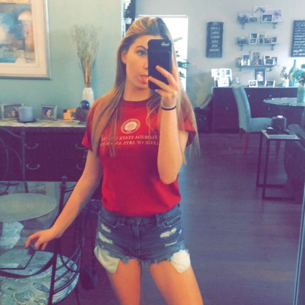 Meet your Posher, Chloe